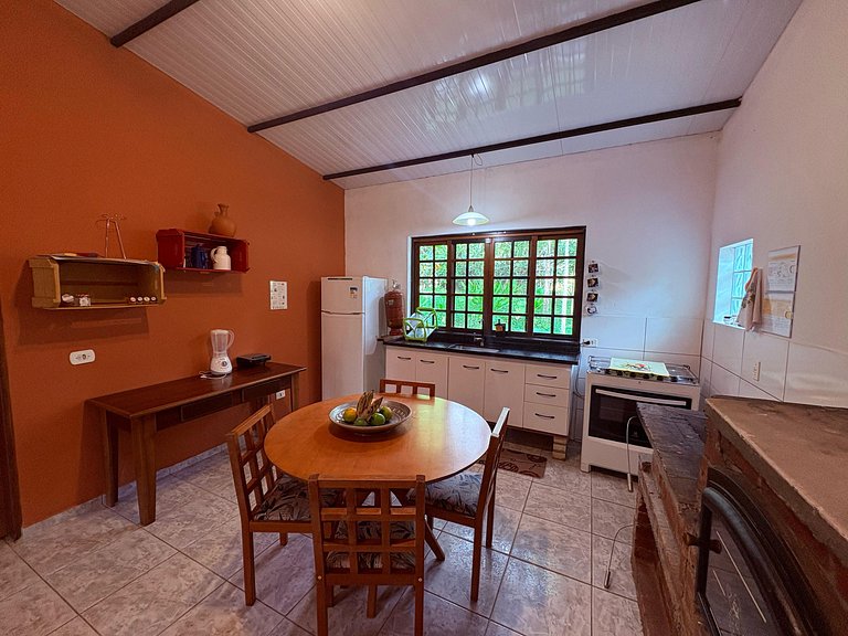 Casa Amarela – Refúgio na natureza – Rota do vinho