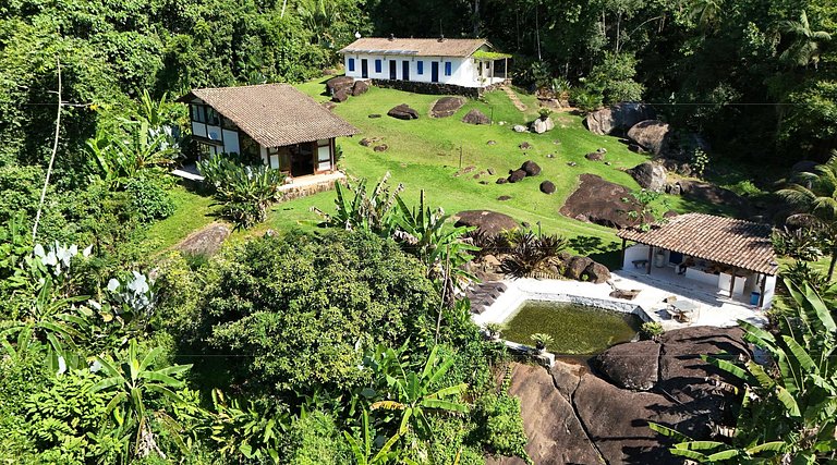 Villa com 6 suítes - Praia do Léo