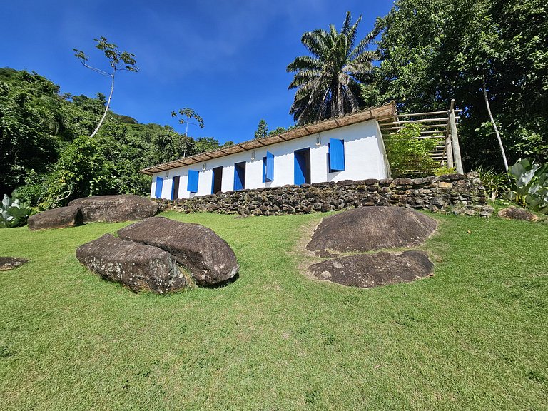 Villa com 6 suítes - Praia do Léo