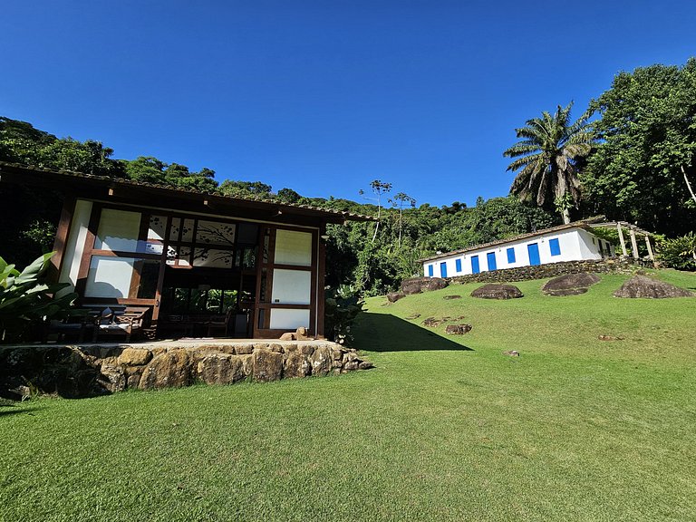 Villa com 6 suítes - Praia do Léo