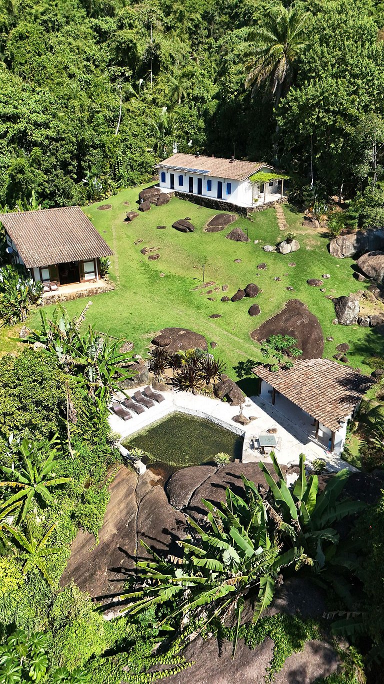 Villa com 6 suítes - Praia do Léo