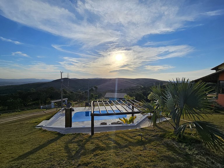 Chalé Vermelho - Piscina e Pôr-do-Sol Deslumbrante