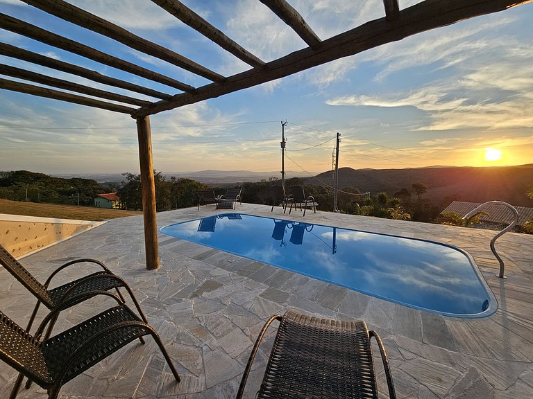 Chalé Vermelho - Piscina e Pôr-do-Sol Deslumbrante