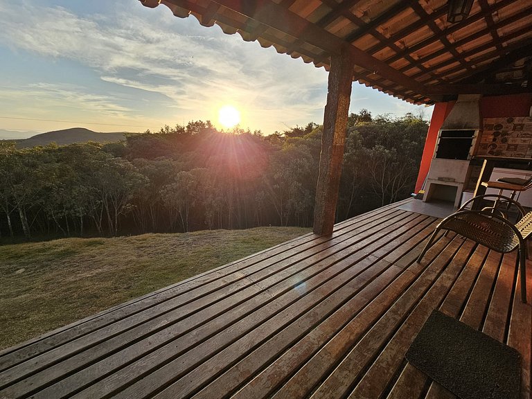 Chalé Vermelho - Piscina e Pôr-do-Sol Deslumbrante