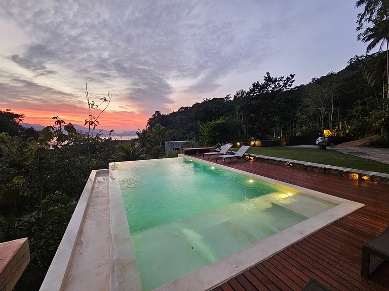 Casa com Piscina Aquecida e Vista Deslumbrante