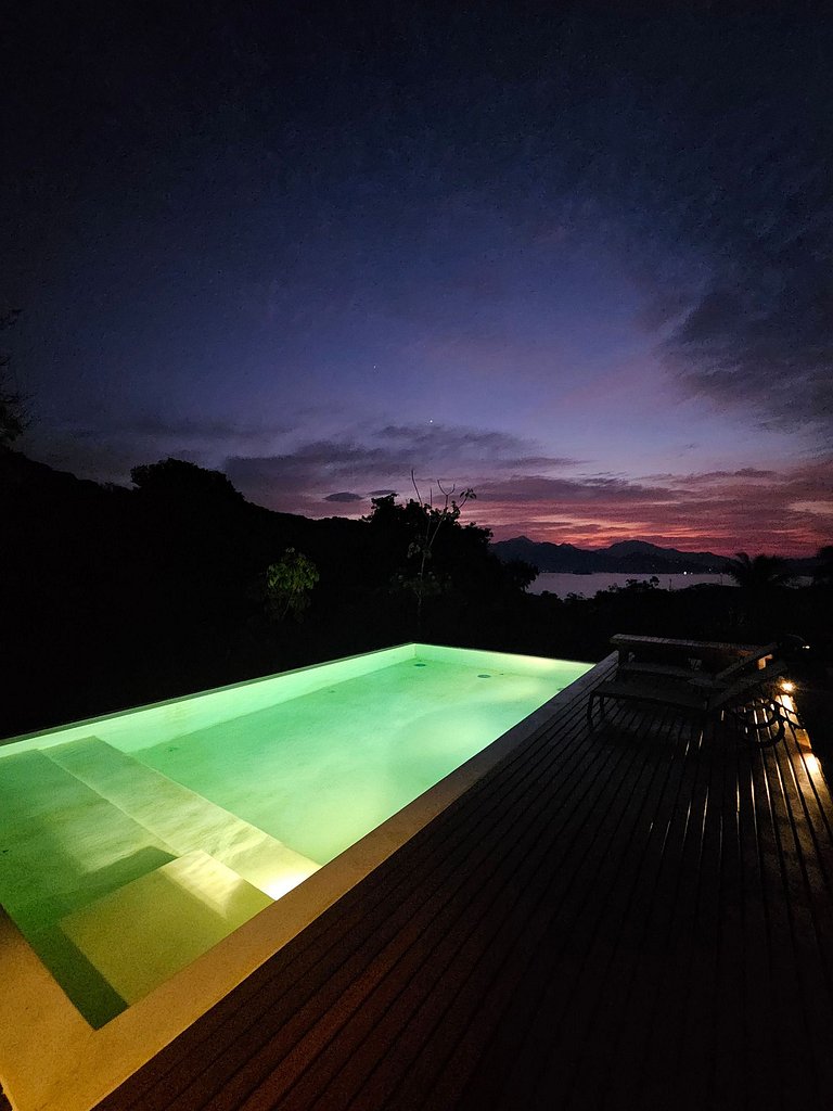 Casa com Piscina Aquecida e Vista Deslumbrante