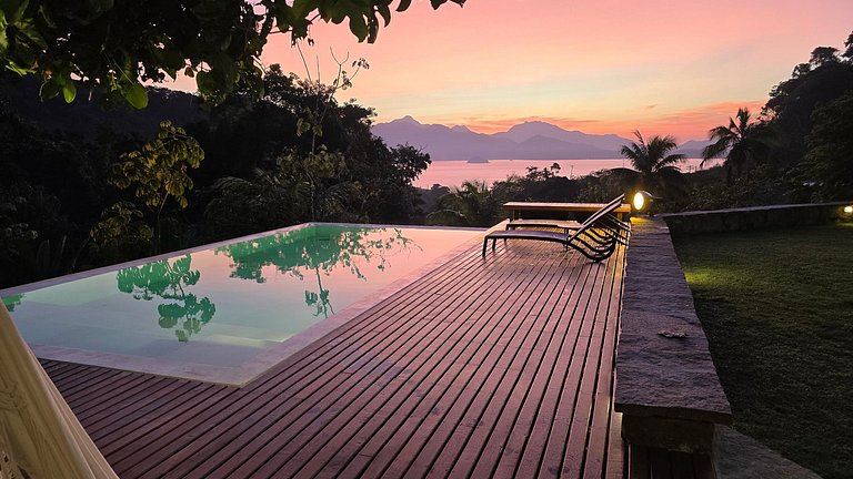 Casa com Piscina Aquecida e Vista Deslumbrante
