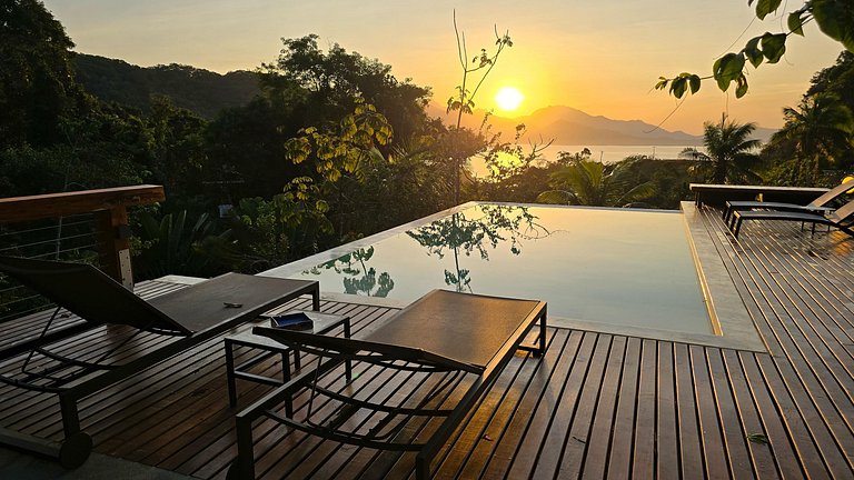 Casa com Piscina Aquecida e Vista Deslumbrante