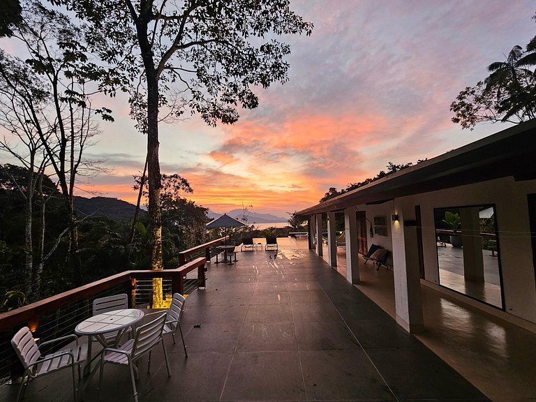 Casa com Piscina Aquecida e Vista Deslumbrante