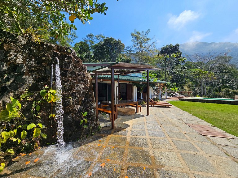 Casa com Piscina Aquecida e Vista Deslumbrante
