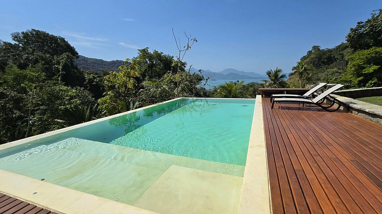 Casa com Piscina Aquecida e Vista Deslumbrante